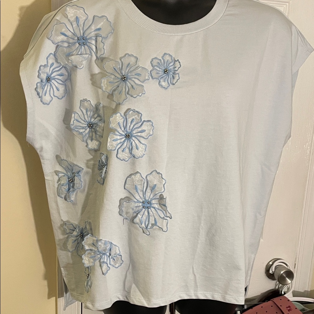 Floral Embroidered Women's Cap Sleeves Top - White and Blue 18/20W
